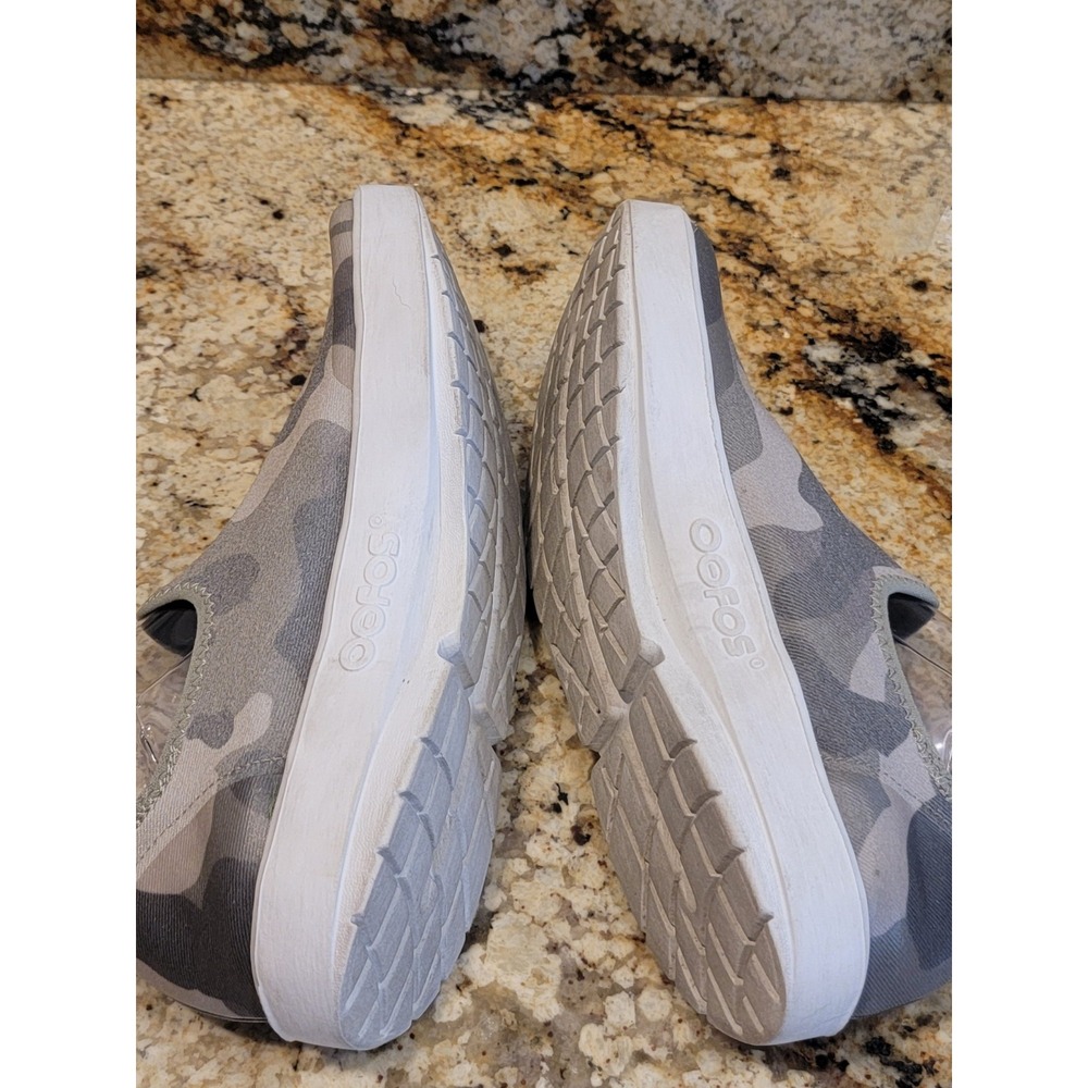 OOFOS Women's 10M Oomg Eezee Low Shoes Camo Walking Shoes - Picture 6 of 8